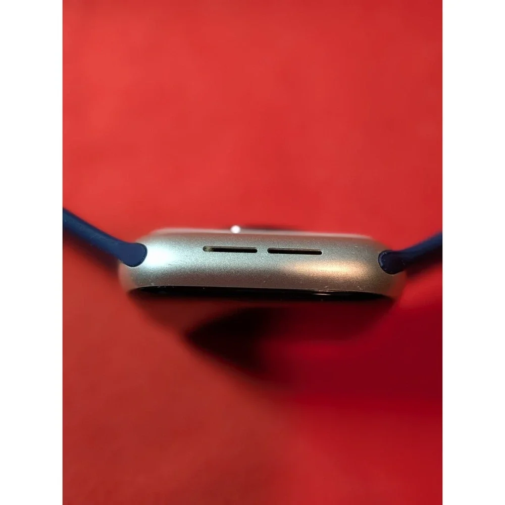 LOCKED Apple Watch SE 40mm Silver Case White Smart Watch - (MYDM2LLA)